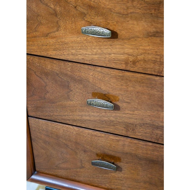 Wood 1960s Mid Century Danish Modern Credenza Dresser American Walnut 9 Drawer Danish MCM For Sale - Image 7 of 10