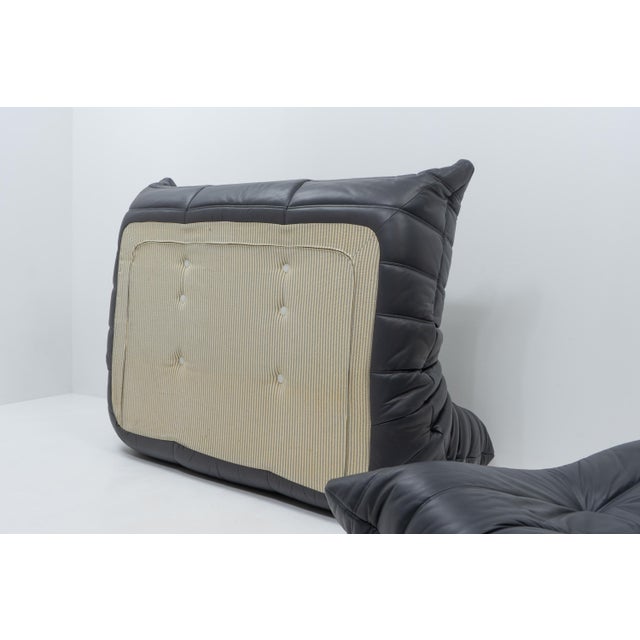 Togo Set in Grey Leather by Michel Ducaroy for Ligne Roset, 1990s, Set of 2 For Sale - Image 14 of 15