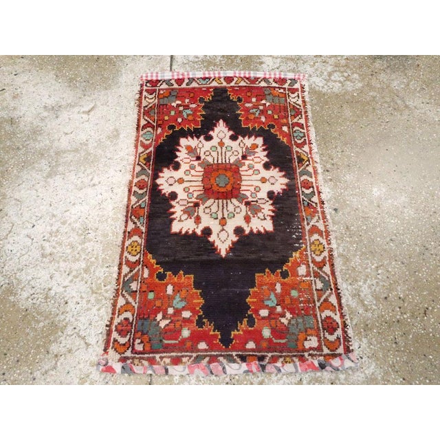 Galerie Shabab Collection Mid-20th Century Persian Hamadan Throw Rug For Sale - Image 4 of 8