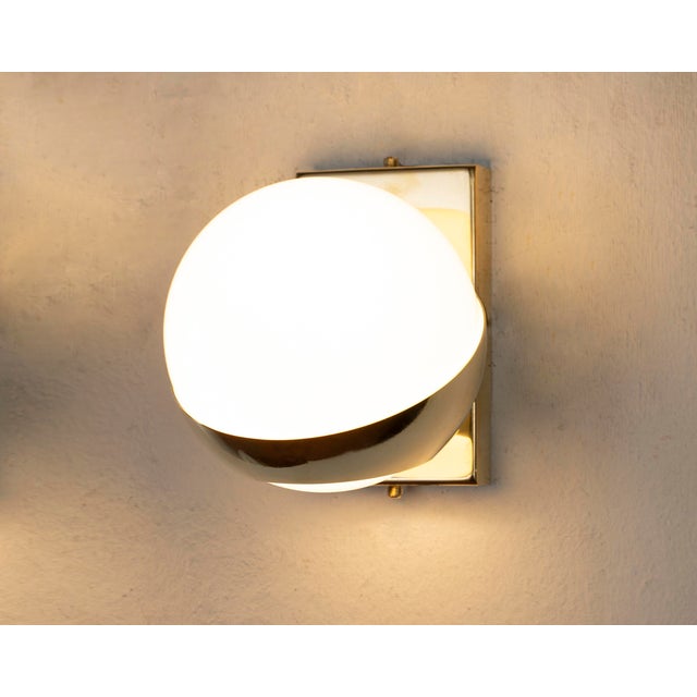 Space Age White Murano Glass Sphere and Brass Frame Wall Sconce, Italy, 1990s For Sale - Image 4 of 12