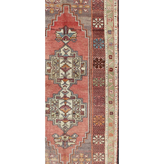 Soft red and green vintage Turkish Oushak rug with sub-geometric dual medallions. Keivan Woven Arts / rug TU-TRS-3435,...
