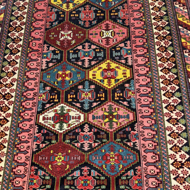 Yalameh Rug with Geometric Pattern For Sale - Image 4 of 11