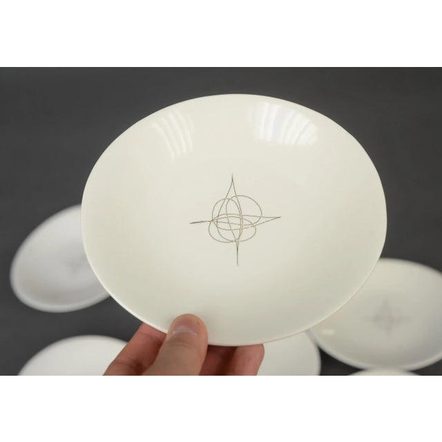 1950s Eva Zeisel Hallcraft Fantasy 27-Piece Dinnerware Set - Dinner Salad Bread Plates For Sale - Image 5 of 13
