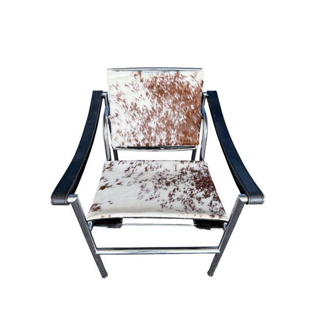 Gray LC1 Chair with Cowhide Leather by Le Corbusier, Pierre Jeanneret & Charlotte Perriand for Cassina For Sale - Image 8 of 8