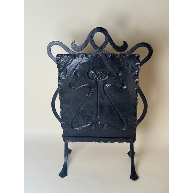 Metal Antique Art Nouveau Hammered Copper and Wrought Iron Fireplace Screen, 1890s For Sale - Image 7 of 11