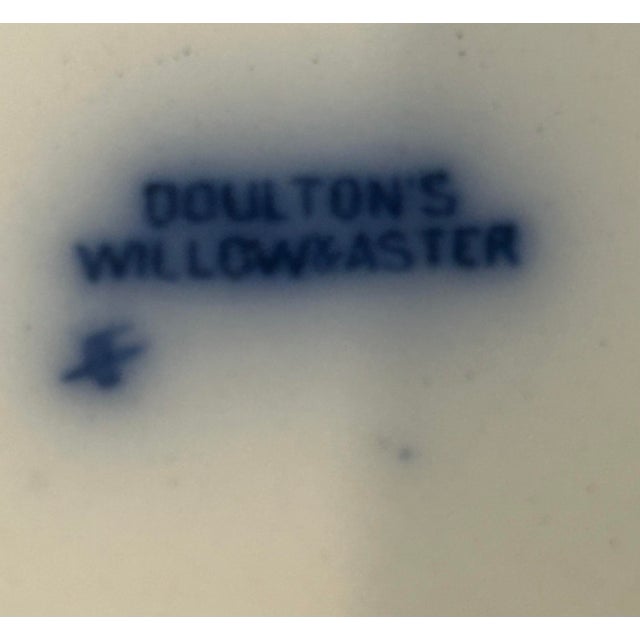 English Late 18th Century Doulton Willow & Aster Flow Blue Ironstone Platter For Sale - Image 3 of 7