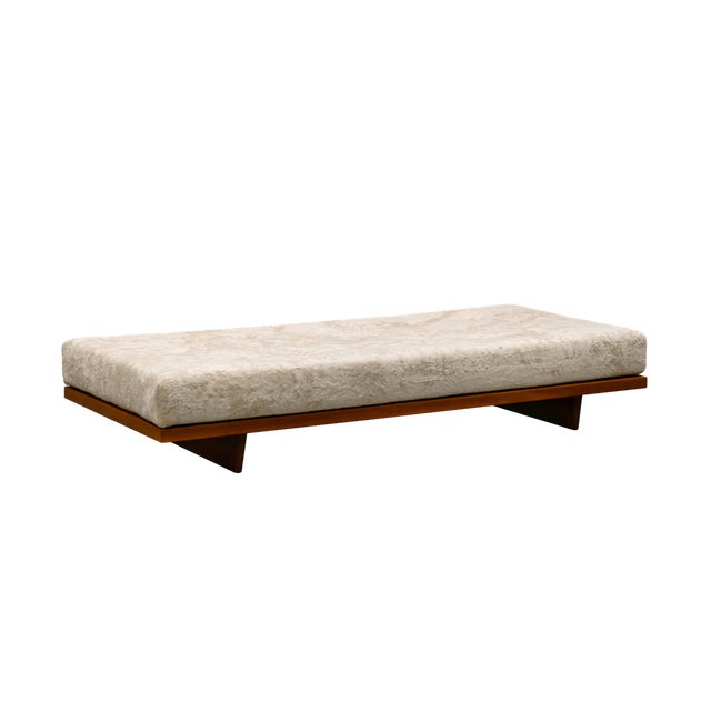 Daybed in Oak and Almond Colored Fabric by Børge Mogensen for Fredericia Stolefabrik For Sale