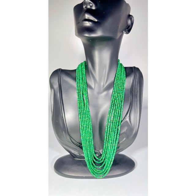 200 Carat Emerald Beads 7 Line Necklace with Diamond Clasp 18 Karat Yellow Gold For Sale - Image 10 of 18