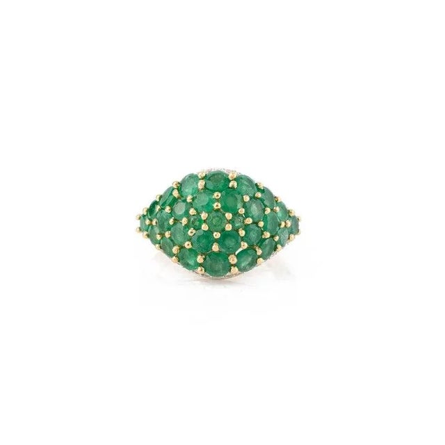 3.6 Ctw Emerald Cluster Dome Ring in 18k Gold Size 7 For Sale - Image 4 of 10
