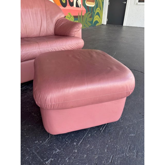 Late 20th Century Postmod Pink Leather Loveseat W/ Otto For Sale - Image 5 of 18