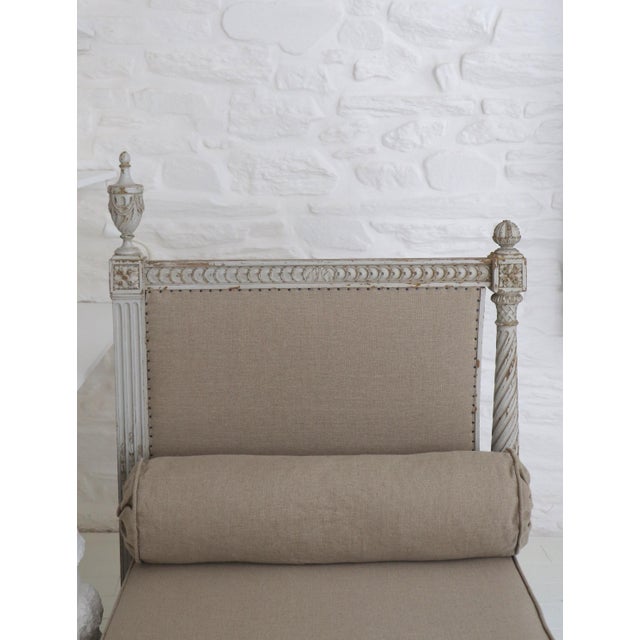 Beige Louis XVI Style Daybed and French Linen For Sale - Image 8 of 14