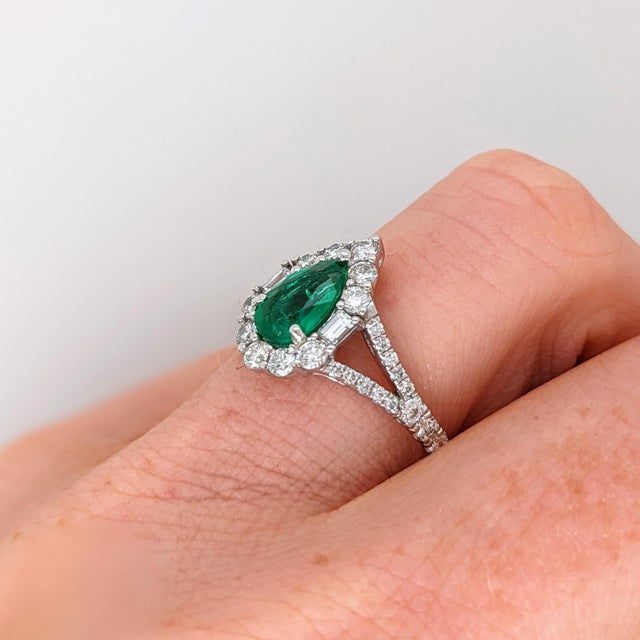 GIA Certified Colombian Emerald Ring w Earth Mined Diamonds in Solid 14K Gold For Sale - Image 10 of 10