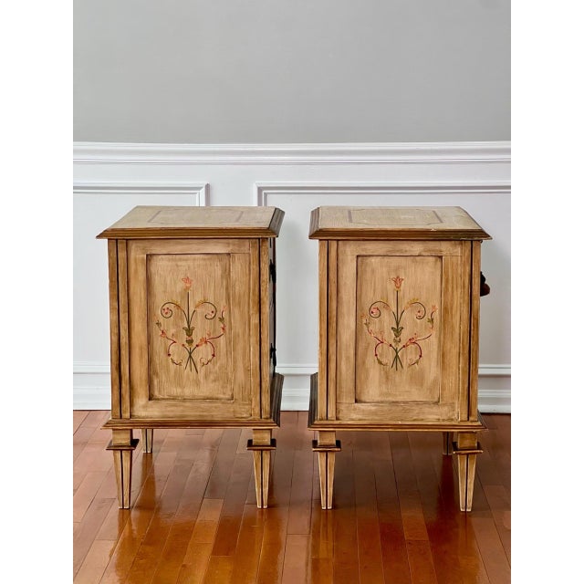 1920s 1920s Pair of Italian Neoclassical Style Paint Decorated Nightstands For Sale - Image 5 of 18