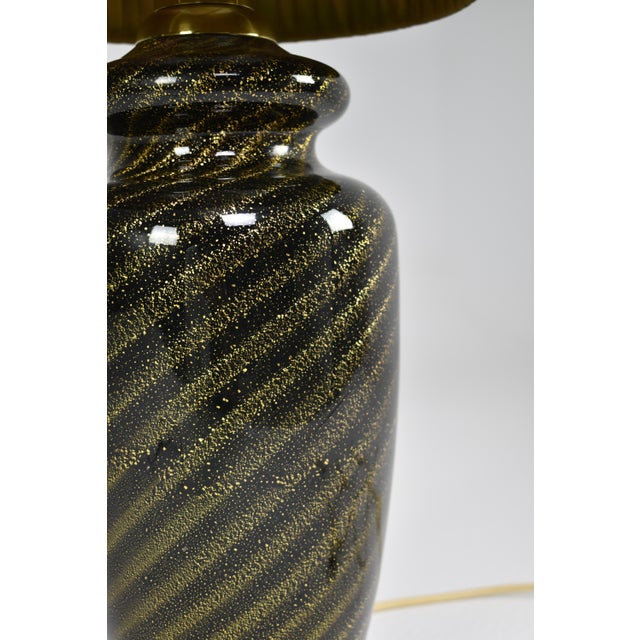 1970s 1970's Italian Green Mid-Century Murano Table Lamp by Tommaso Barbi For Sale - Image 5 of 9