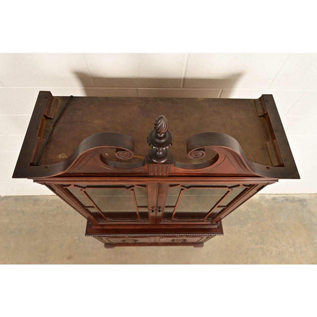 Baker Furniture Style Georgian Carved Flame Mahogany Lighted Breakfront Bookcase Cabinet, Circa 1940s For Sale - Image 12 of 15