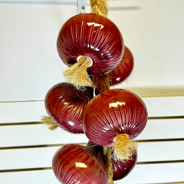 1970s 1970s Vintage Boho Chic French Hollywood Regency Majolica Trompe L’Oeil Red Onions - String of 11 For Sale - Image 5 of 13