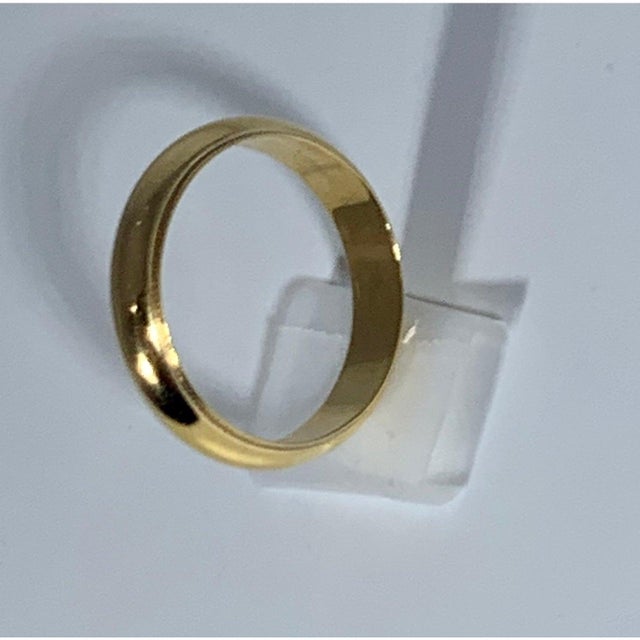 14 Karat Gold Wedding Band, Domed With Step-Down Edge 6 Grams For Sale In New York - Image 6 of 13