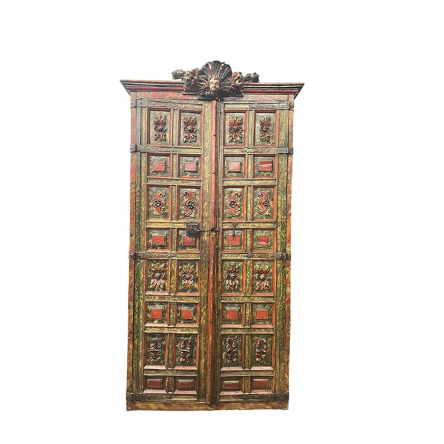 Spanish Renaissance Sacristy Cabinet in Walnut with Stylized Acanthus Leaf Polychrome Decoration, Spain, 1600 For Sale - Image 8 of 8