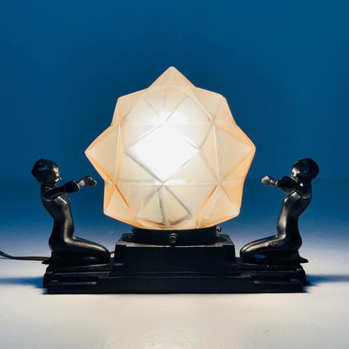 Art Deco Frankart Table Lamp with Kneeling Women & Amber Geometric Glass Shade, 1930s USA Exquisite Art Deco table lamp...