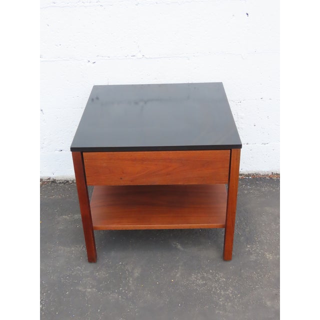 Wood Knoll Two Tones Mid Century Modern Nightstands Bedside Tables a Pair 6597 For Sale - Image 7 of 17