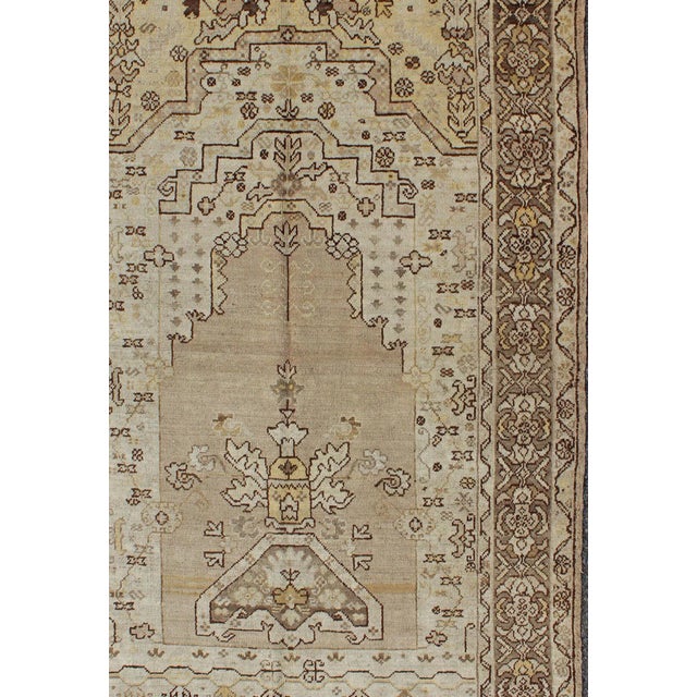Antique Turkish Oushak Prayer Rug With Flowers in Ivory, Taupe and Cream 4′ × 6′2″ For Sale - Image 4 of 7