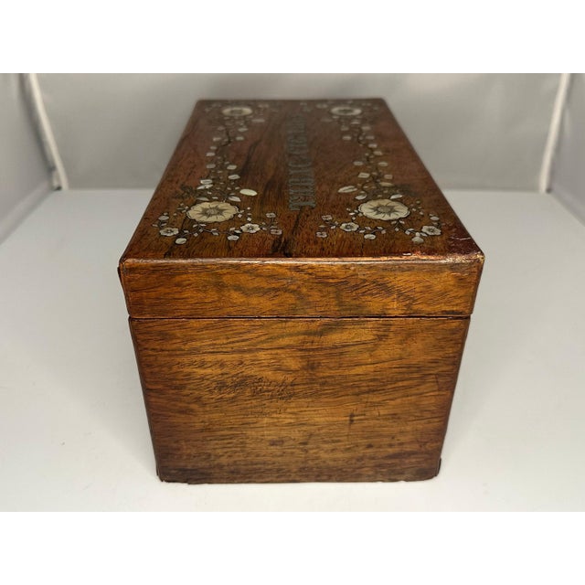 Brown Antique Walnut Cigar Box, Mother of Pearl Inlay - Victorian Tabac & Cigares For Sale - Image 8 of 10