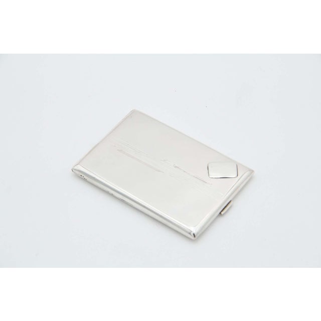 Rectangular Silver Cigarette Case with Engraved Bands, in Good conditions. Designed 1920 to 1949