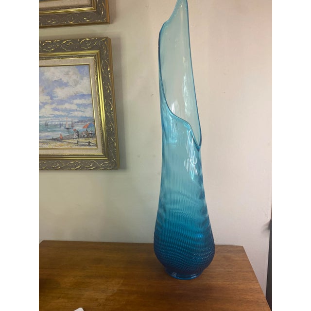 Mid-Century Modern lL.E. Smith Teal Blue Nubby Butt Swung Glass Vase For Sale - Image 4 of 4