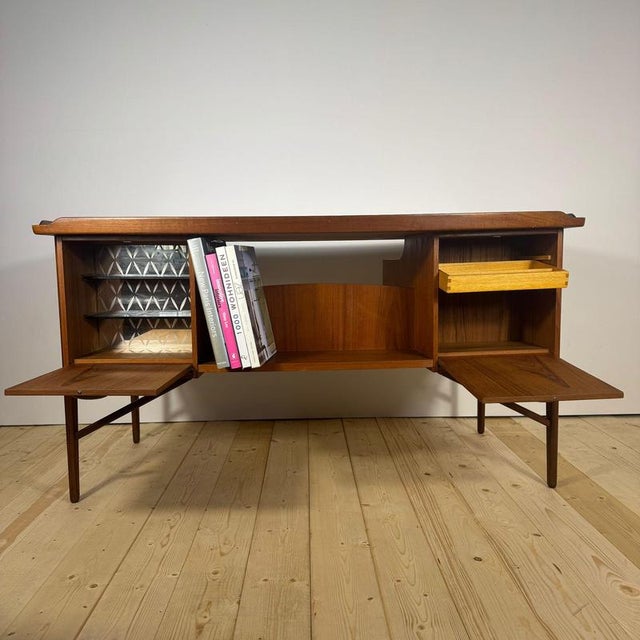 Vintage Danish Desk in Teak by Svend Åge Madsen for H.P. Hansen, 1960s For Sale - Image 15 of 18