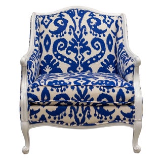 Blue &White Ikat Damask French Provincial Armchair For Sale