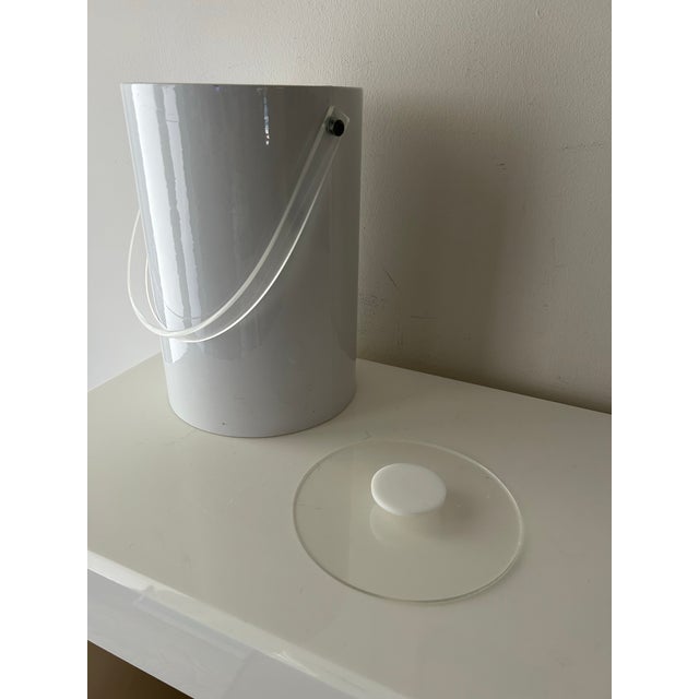 Mid-Century Modern Vintage Morgan Designs "Bucket Brigade" White & Lucite Ice Bucket-Party Size 11.5" For Sale - Image 3 of 7