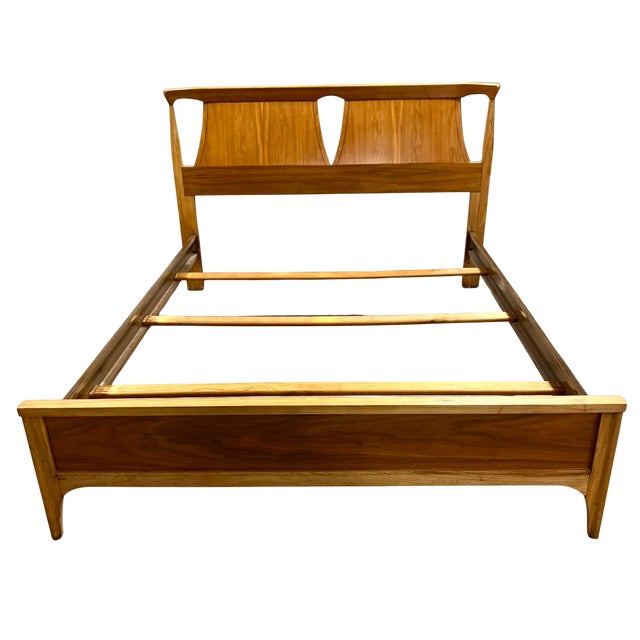Kent Coffey Vintage Mid Century Modern Kent Coffey "Perspecta" Walnut Headboard, Footboard, Full Bed Frame For Sale - Image 4 of 18