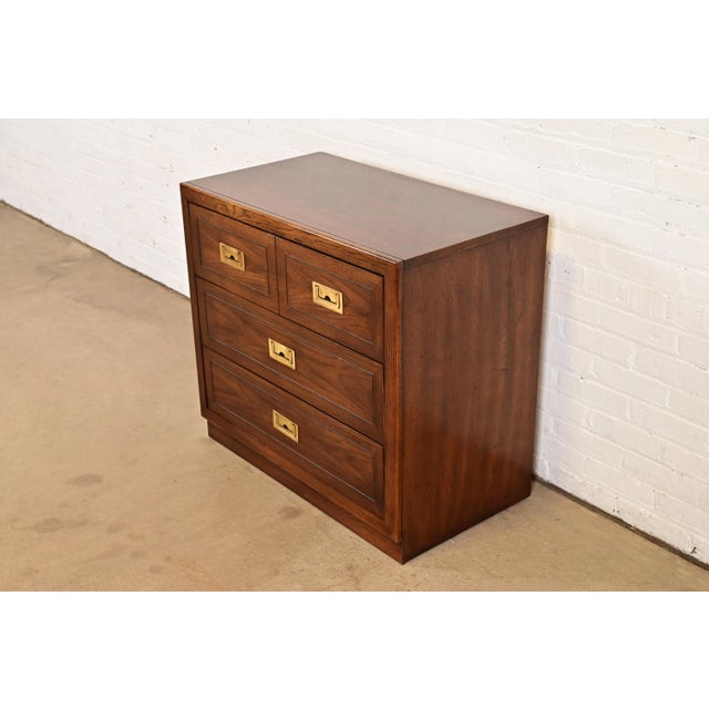 1970s Henredon Style Mid-Century Modern Campaign Oak Bachelor Chest, Circa 1970s For Sale - Image 5 of 15