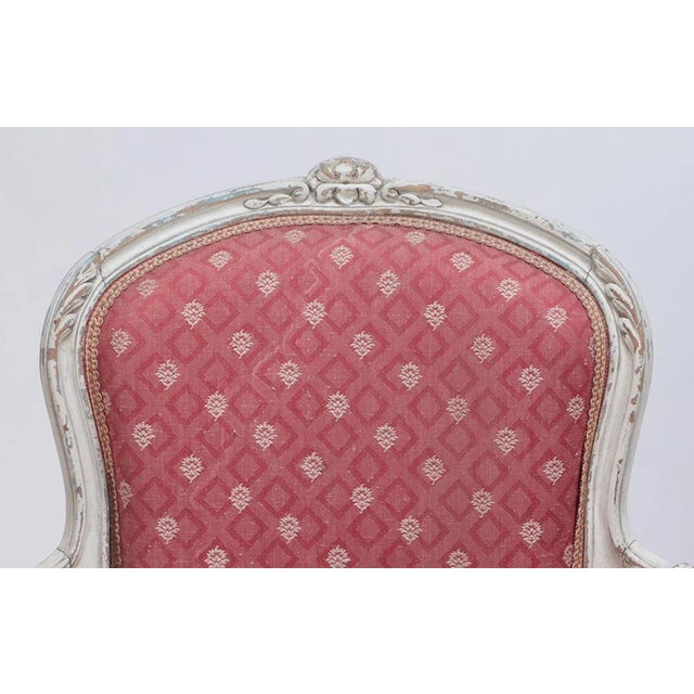 An Elegant Pair of Painted and Carved French Louis XV Style Open Arm Chairs Circa 1900. For Sale - Image 4 of 11
