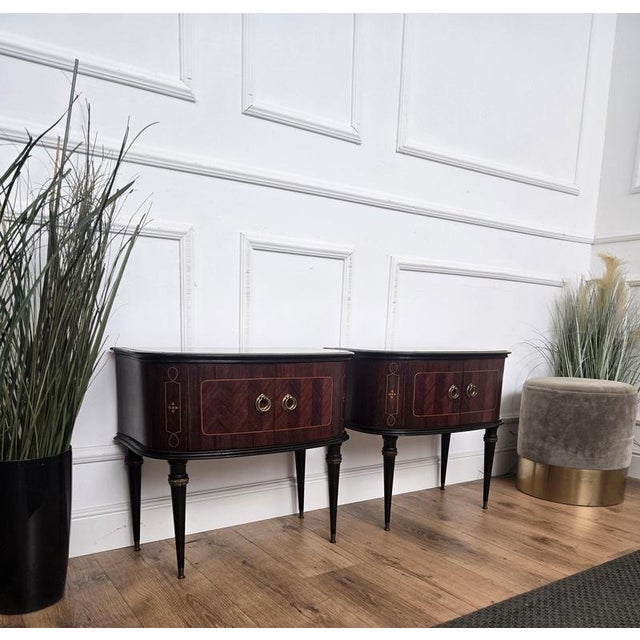 1950s Mid-Century Modern Italian Walnut and Glass Bedside Tables, 1950s, Set of 2 For Sale - Image 5 of 10