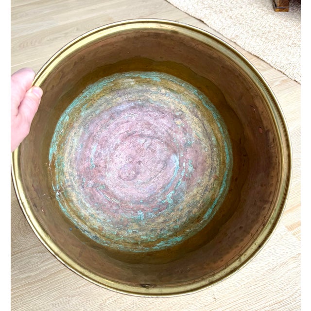 Vintage English Hand-Hammered Brass Lion Head Cachepot Jardinière For Sale In Chicago - Image 6 of 12