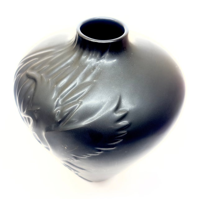 Large Matte Black Ceramic Vase With Relief Crane Motif by Haeger No. 7105 For Sale In Miami - Image 6 of 11