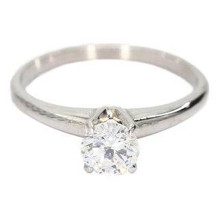 18k White Gold Solitaire Ring With Natural 0.50ct Diamond Center - Eye Clean, Size 5.25 For Sale