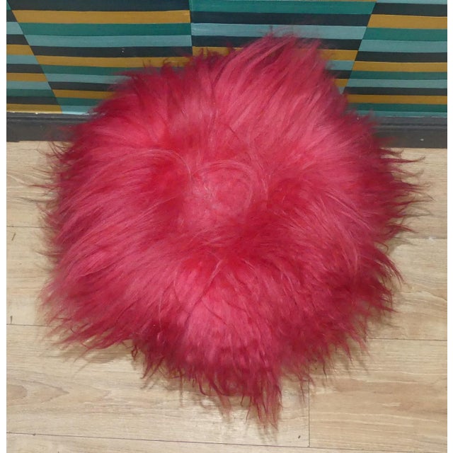 1950s Red Long-Hair Flokati Fur Stool with Brass Hairpin Legs, 1950s For Sale - Image 5 of 10