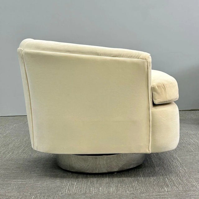 Mid-Century Modern Milo Baughman Style Swivel Chairs, Chrome Base, Cream Velvet For Sale In New York - Image 6 of 13