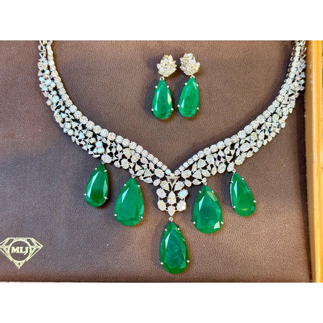 Gia Certified 145ct No Enhacement Emerald & 45 Ct Diamond Necklace Suite For Sale In New York - Image 6 of 8