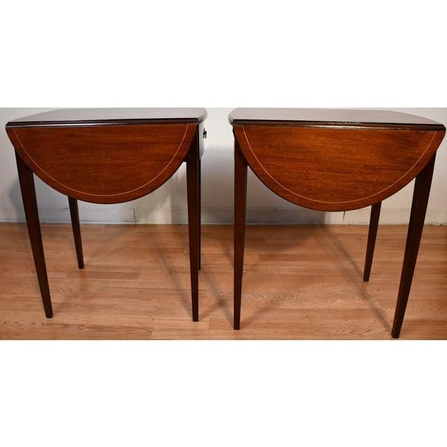 1920 Pair of English Hepplewhite Mahogany & Satinwood Inlay Pembroke Side Tables / End Tables For Sale - Image 11 of 18