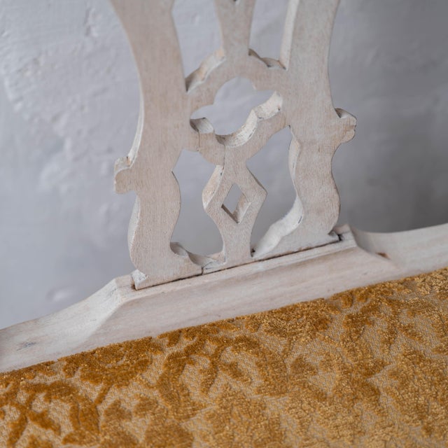 A Similar Pair of English Chippendale Side Chairs, c.1760 For Sale - Image 13 of 15