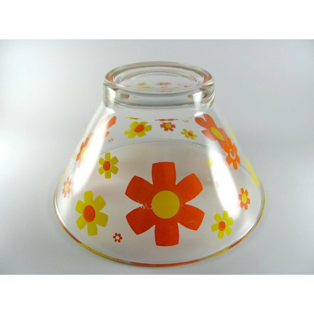 Glass Mid-Century Modern Atomic Retro Mod Funkadelic Boho Chic Orange & Yellow Daisy Glass Serving Bowl For Sale - Image 7 of 8