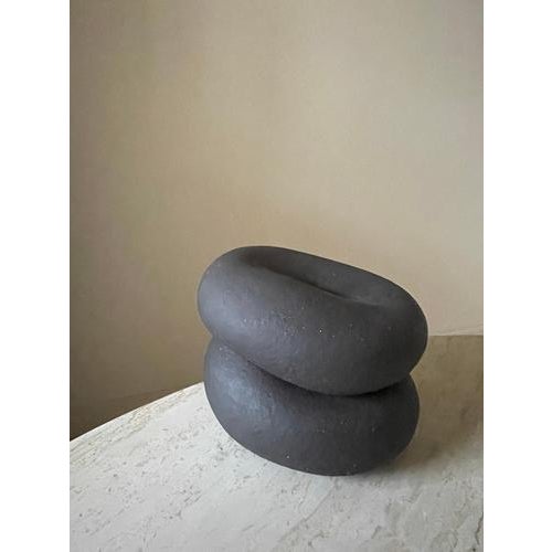 Modder Grounding Ceramic Sculpture by Françoise Jeffrey Dimensions: Ø 14 x H 17 cm Materials: stoneware piece, black,...