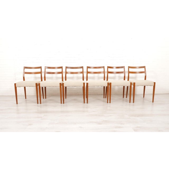 Set of 6 beautiful vintage dining chairs. These Danish chairs were produced by Uldum Møbelfabrik and designed by Johannes...