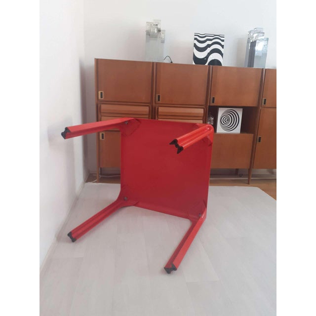 Red Stadium Table and Selene Chairs by Vico Magistretti for Artemide, Italy, 1970s, Set of 5 For Sale - Image 10 of 18