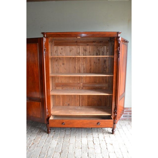 19th-century German mahogany cabinet. The height is 188 cm. The width is 137 cm. The depth is 56 cm. Fully removable....