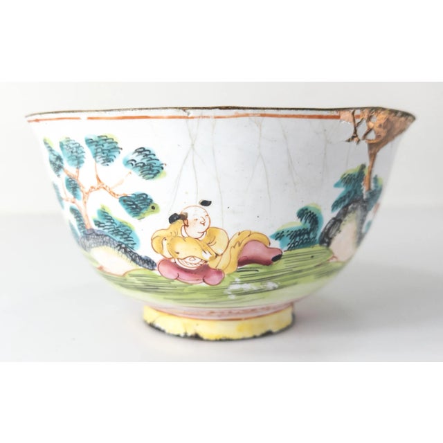 Chinese 19th Century Chinese Peking Canton Enameled Bowl With Figures For Sale - Image 3 of 10