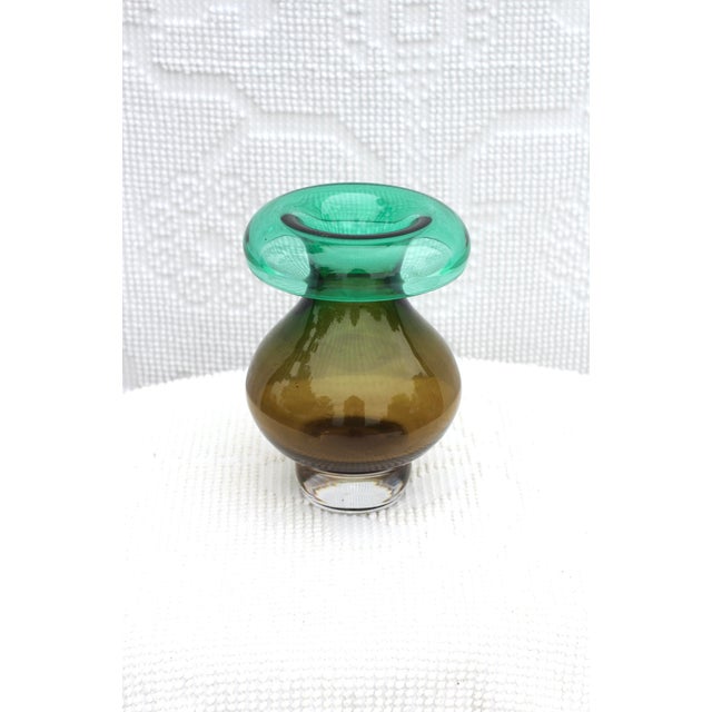 Mid-Century Modern 1960s Ombre Green Glass Vase by Vicke Lindstrand for Kosta Boda For Sale - Image 3 of 7